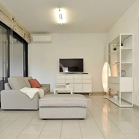 Plaza 1 In Apartment