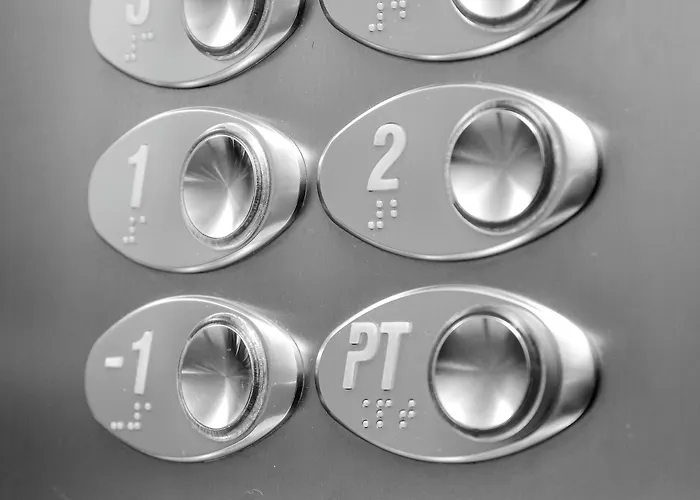 New Plaza -2 לוגאנו